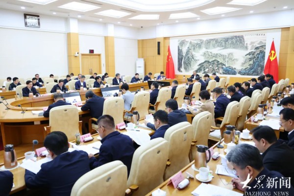 山東省委常委會(huì )召開(kāi)會(huì )議 認真學(xué)習習近平總書(shū)記重要署名文章 研究數字強省建設、優(yōu)化科技創(chuàng  )新生態(tài)等事項